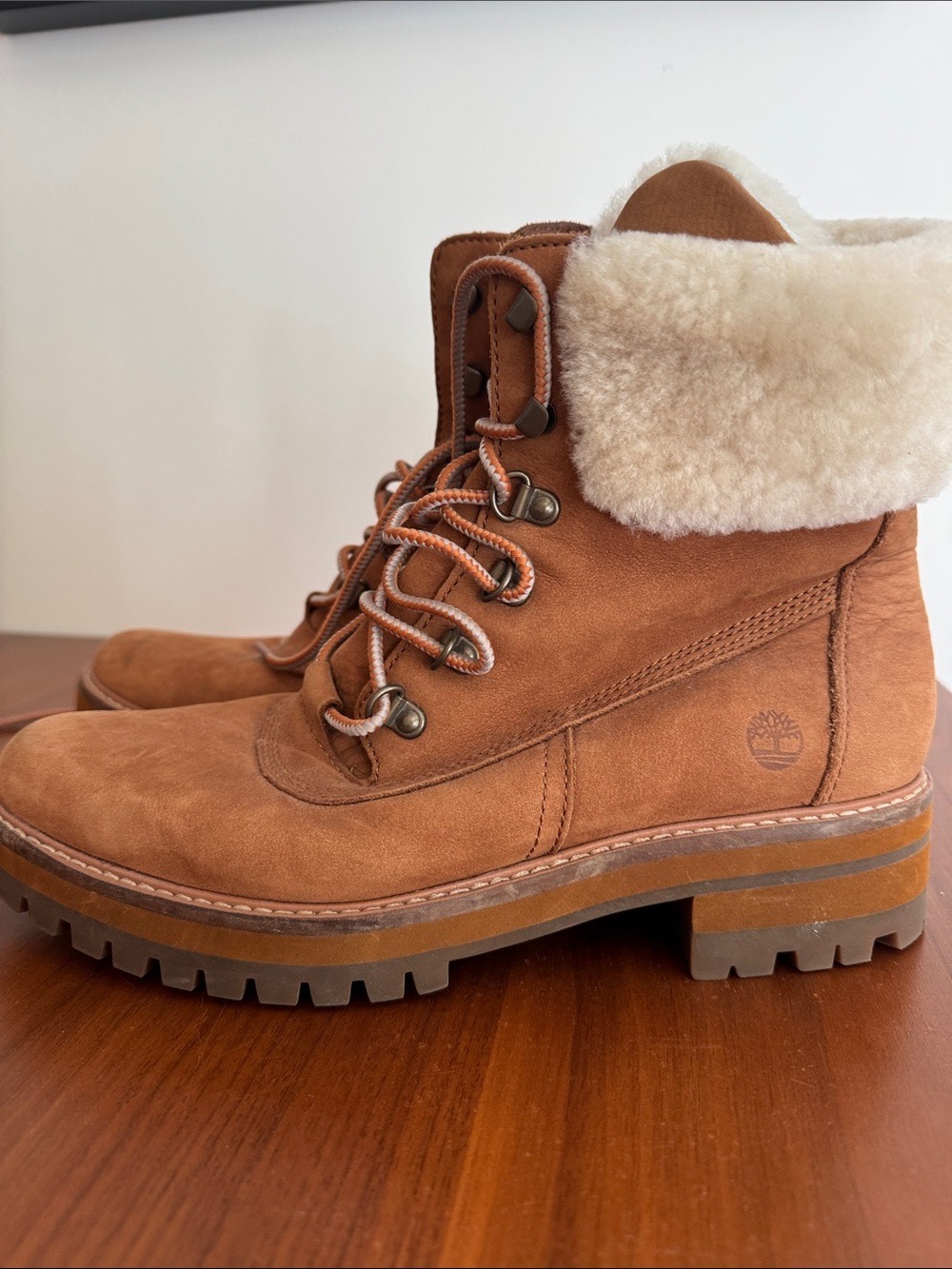 Timberland Women's Tan Suede Lace-Up Shearling Boots